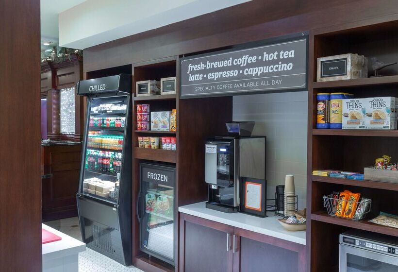 هتل Hilton Garden Inn Niagaraonthelake