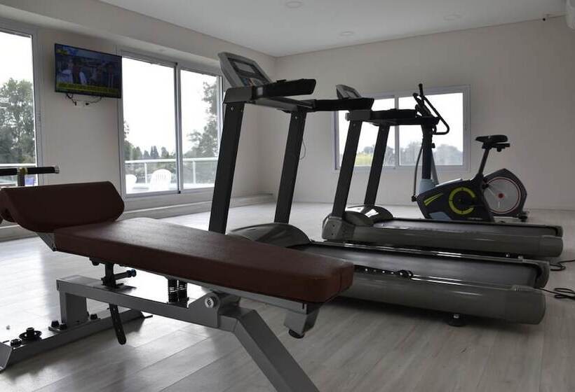 فندق Howard Johnson Pilar Resort Spa & Convention Center