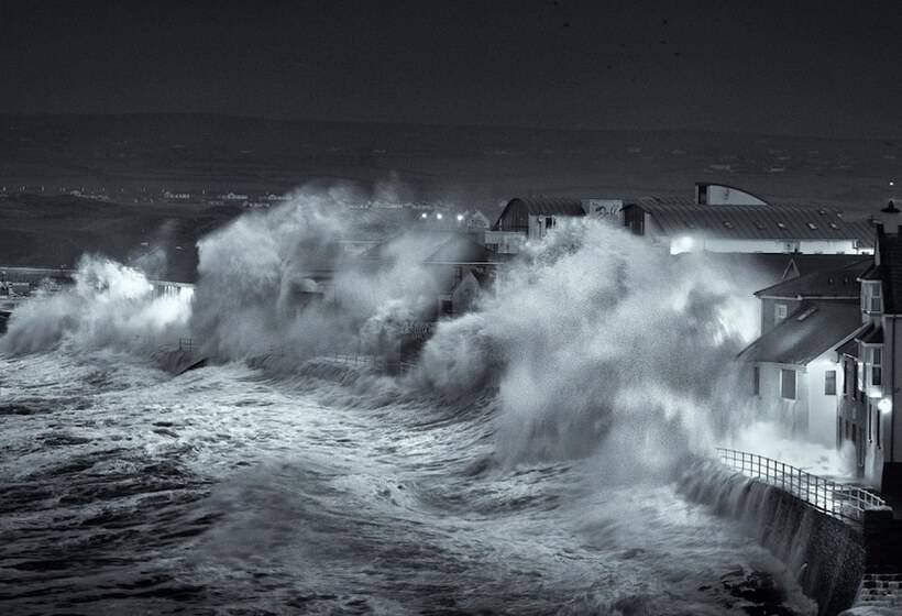 هتل Lahinch Coast  And Suites