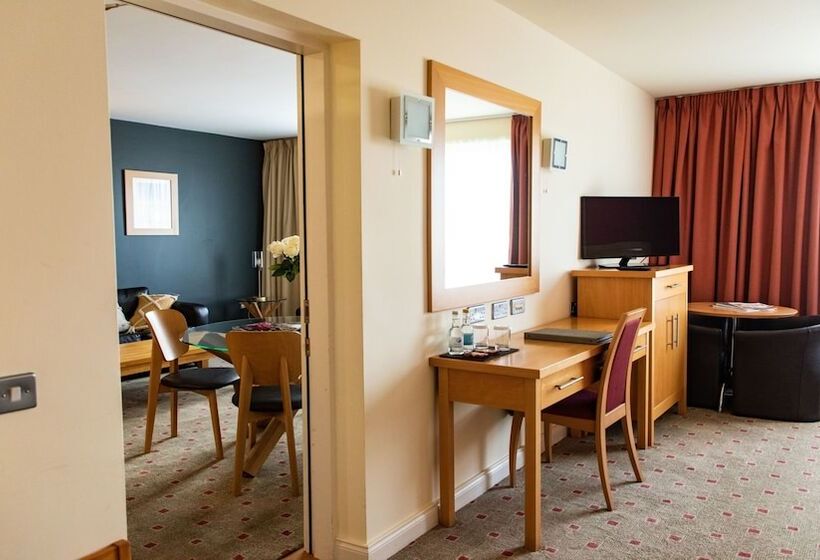 هتل Lahinch Coast  And Suites