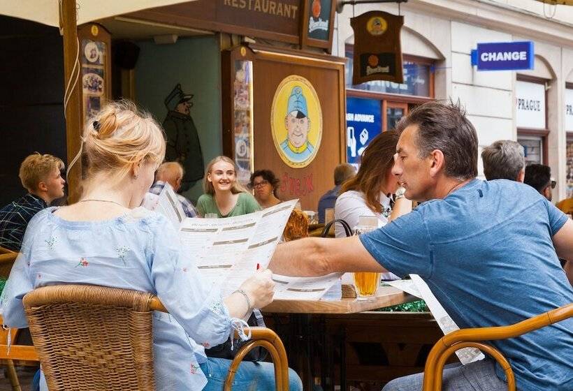 هتل Prague Inn