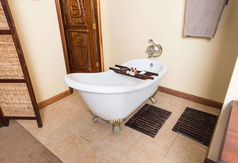 בית מלון כפרי Premier Resort Mpongo Private Game Reserve