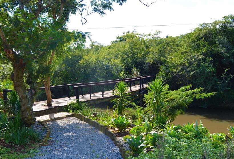 בית מלון כפרי Premier Resort Mpongo Private Game Reserve