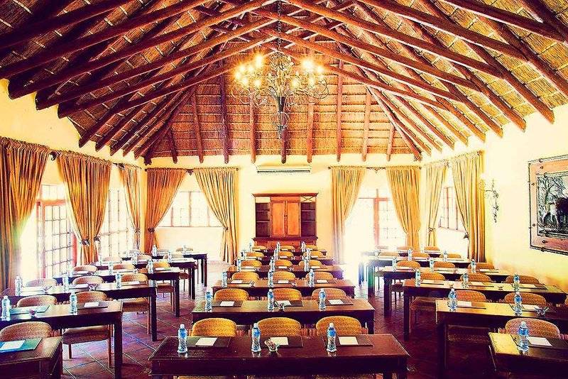 בית מלון כפרי Premier Resort Mpongo Private Game Reserve