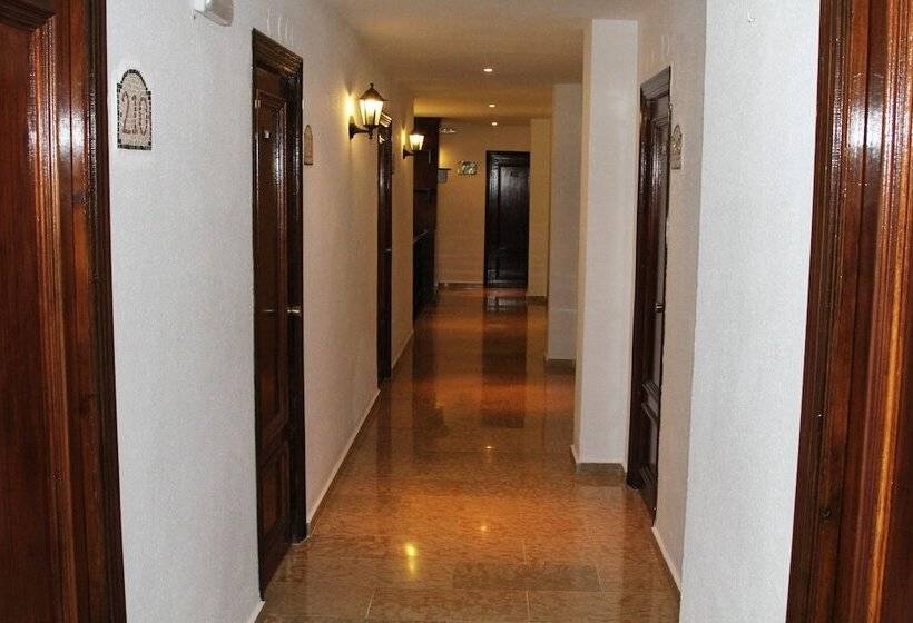 هتل Puerta Nazari