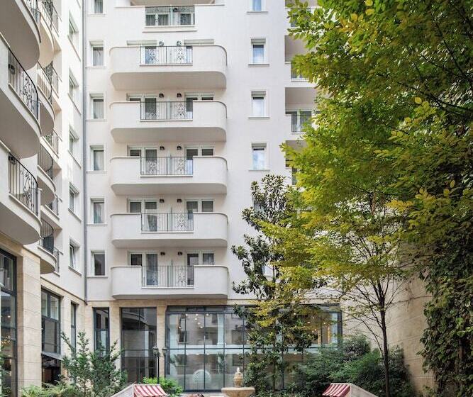 Fotos del hotel Queen's Court Hotel & Residence:  16