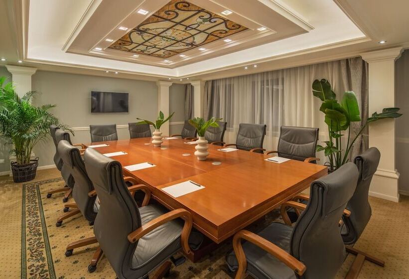 Fotos del hotel Queen's Court Hotel & Residence:  13