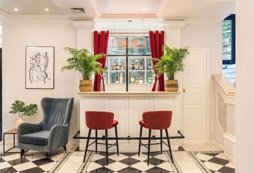 Fotos del hotel Queen's Court Hotel & Residence:  30