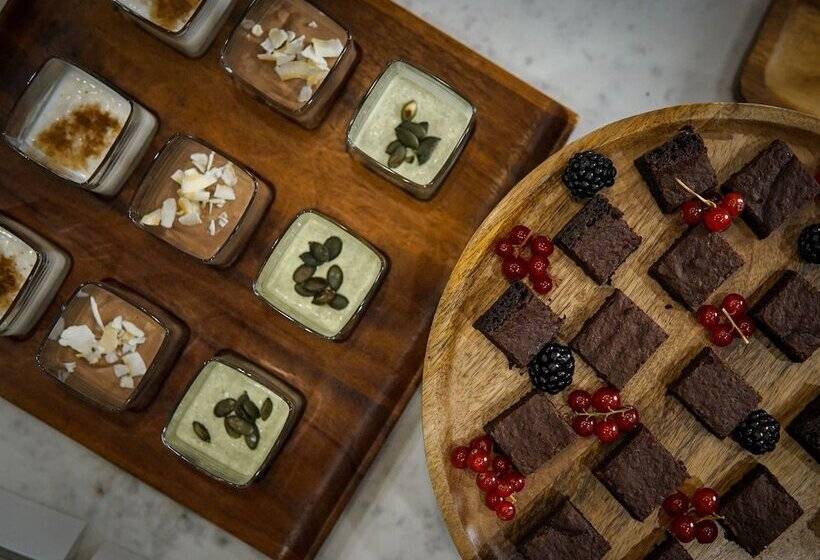 Fotos del hotel Queen's Court Hotel & Residence:  6