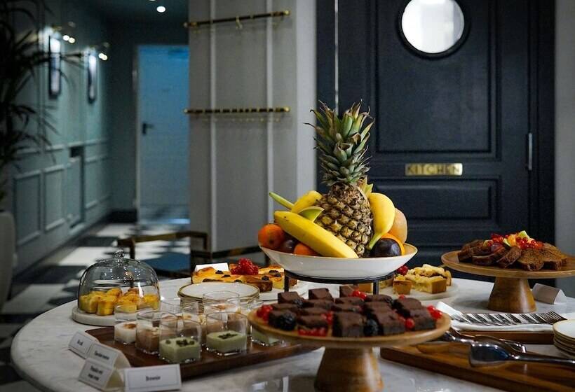 Fotos del hotel Queen's Court Hotel & Residence:  8