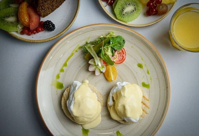 Fotos del hotel Queen's Court Hotel & Residence:  9