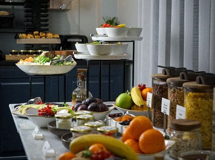 Fotos del hotel Queen's Court Hotel & Residence:  21