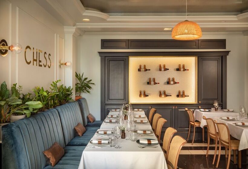 Queen S Court Hotel & Residence