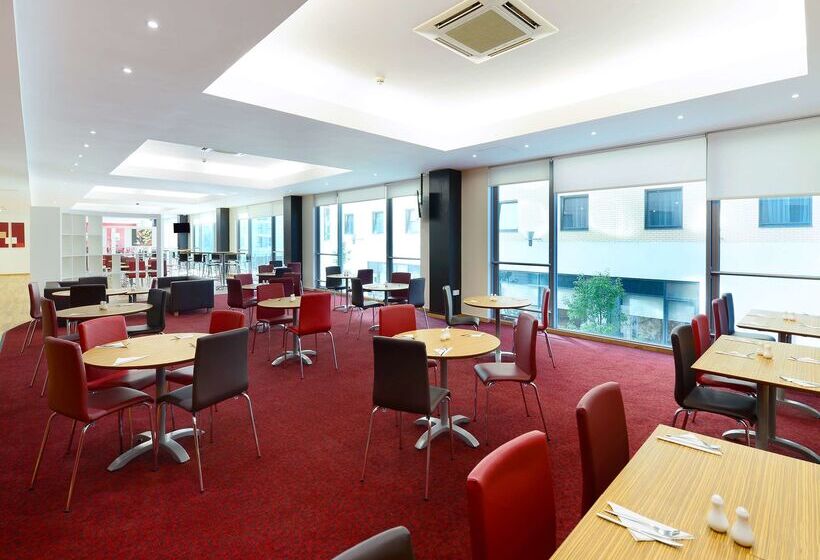 هتل Travelodge Milton Keynes The Hub