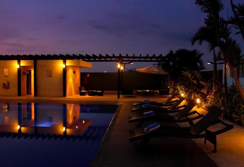 هتل Trinitarias Suites
