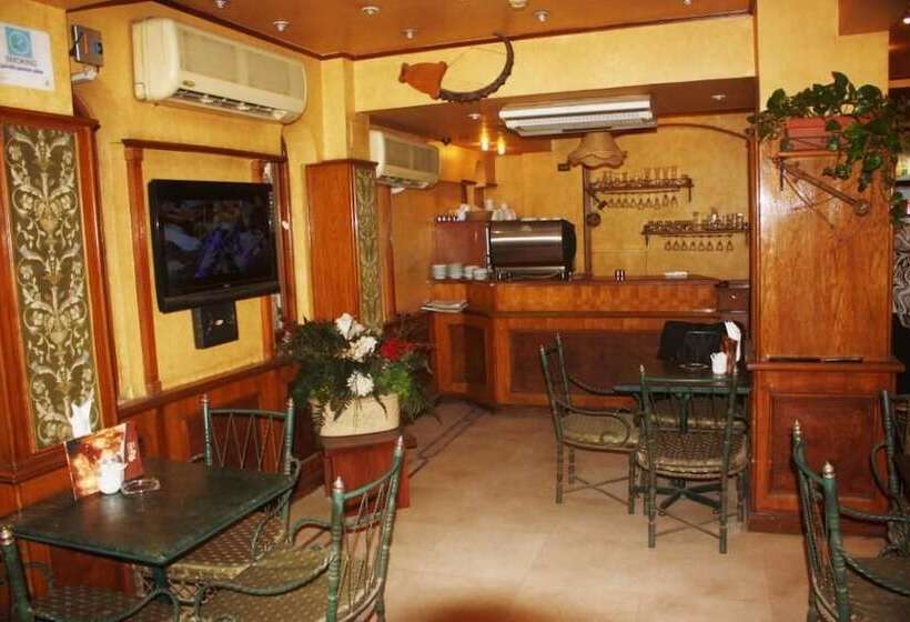 Fotos del hotel Caroline Crillon:  30