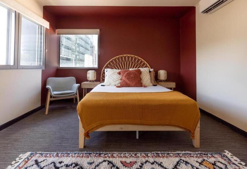 هاستل Selina Brisbane