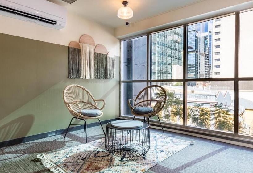 هاستل Selina Brisbane