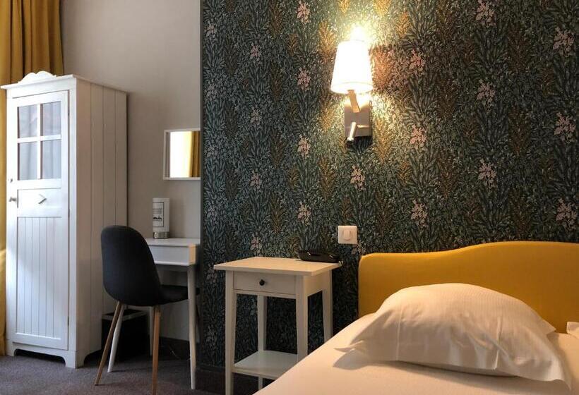 Отель Ajoncs D Or