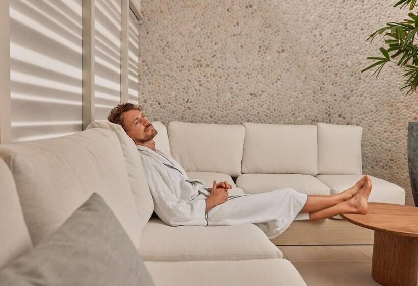 هتل Crystalbrook Byron