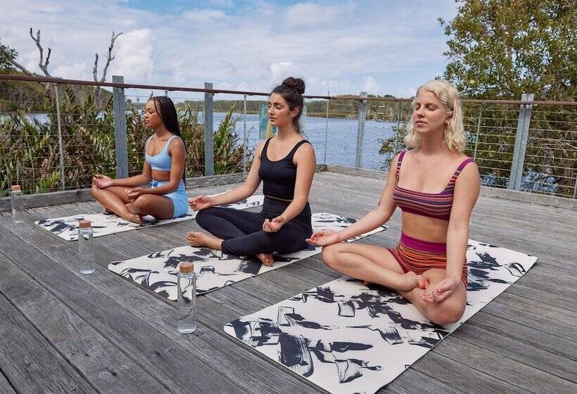 هتل Crystalbrook Byron