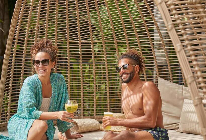 هتل Crystalbrook Byron