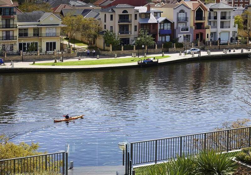 هتل East Perth Suites