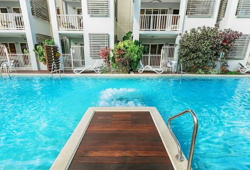 هتل Mantra Aqueous On Port