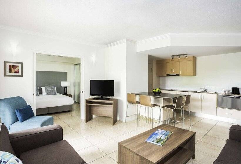 هتل Mantra Aqueous On Port