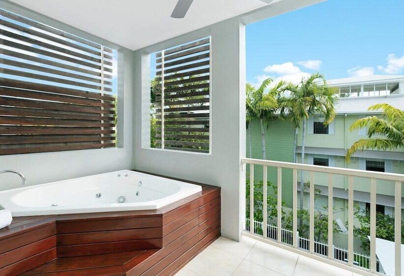 هتل Mantra Aqueous On Port