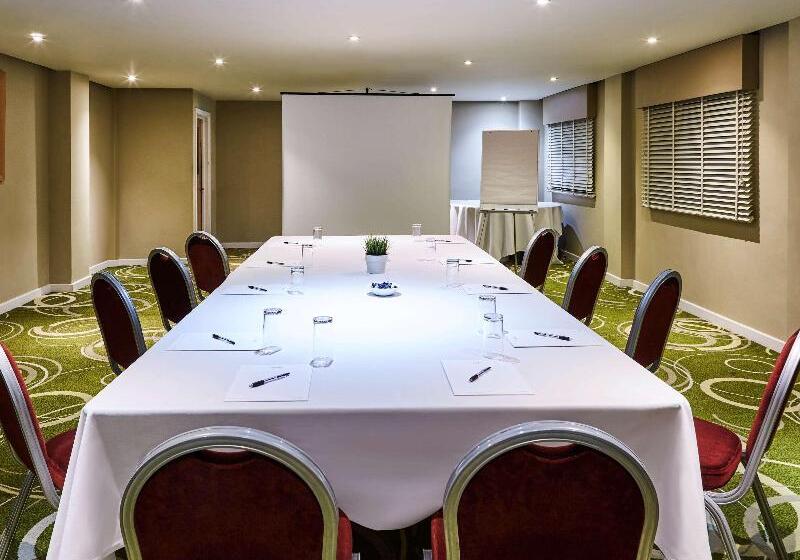 Отель Mercure Newbury West Grange