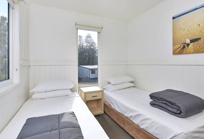 Отель Nrma Sydney Lakeside Holiday Park