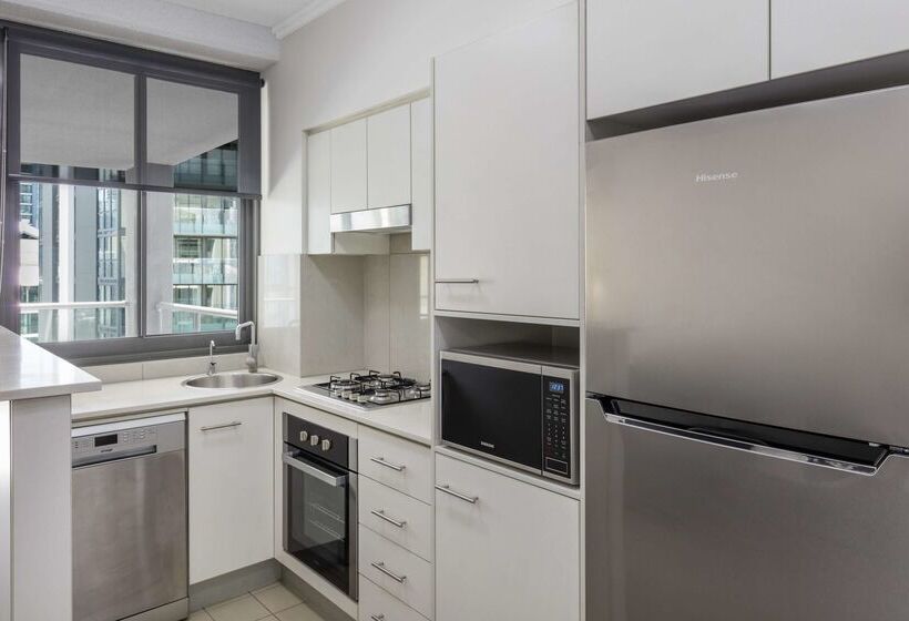 هتل Oaks Brisbane On Margaret Suites