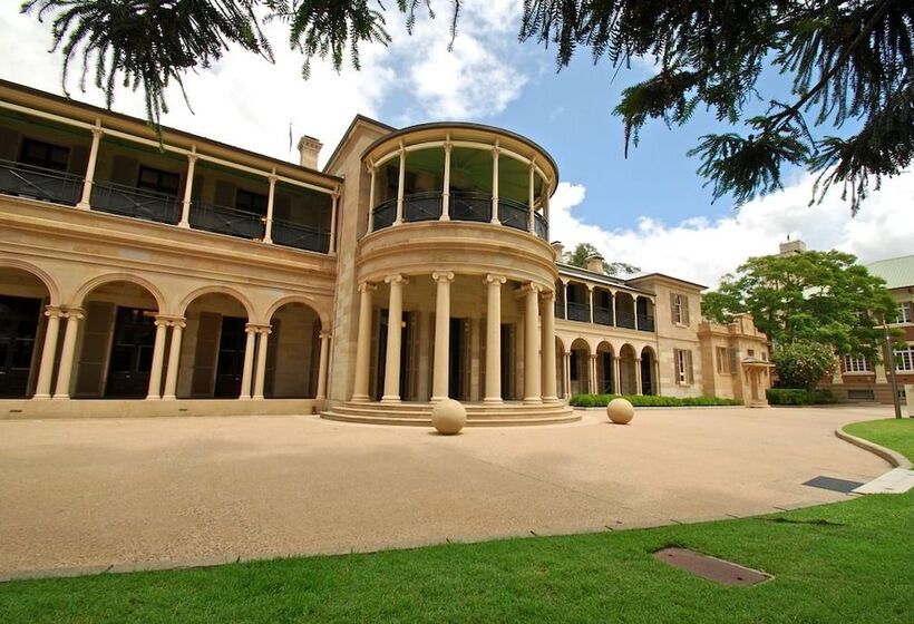 هتل Oaks Brisbane On Margaret Suites