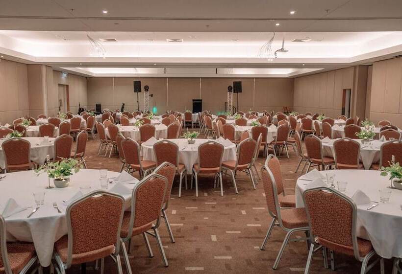 هتل Pelican Waters Golf Resort