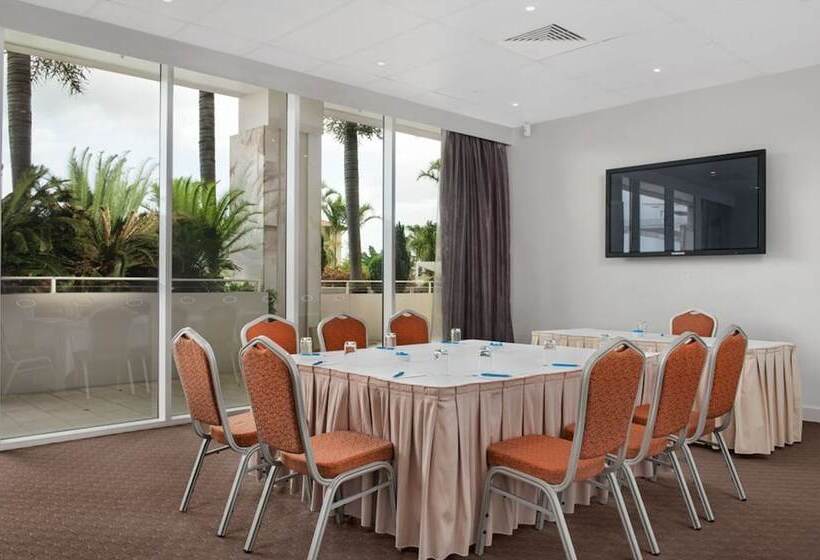هتل Pelican Waters Golf Resort