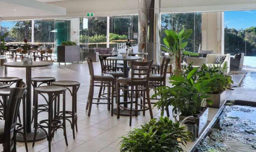 هتل Pelican Waters Golf Resort