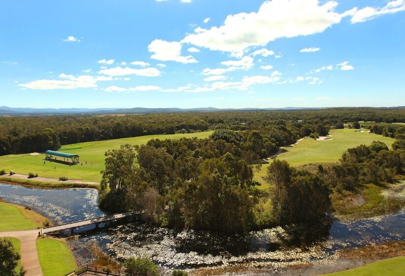 هتل Pelican Waters Golf Resort