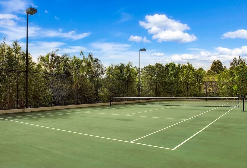 هتل Pelican Waters Golf Resort