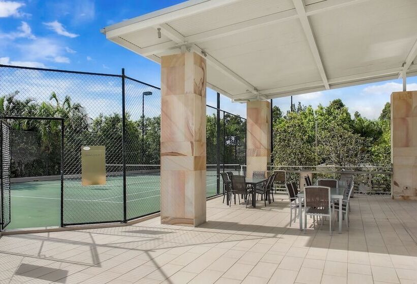 هتل Pelican Waters Golf Resort