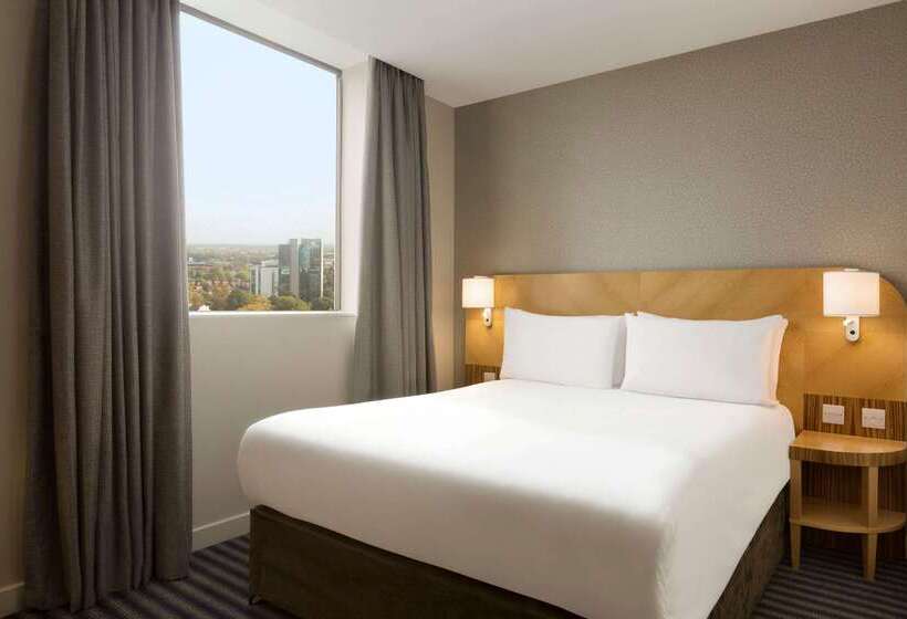 فندق Ramada  And Suites By Wyndham Coventry