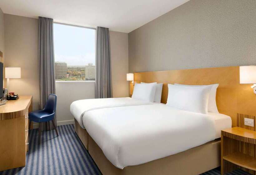 فندق Ramada  And Suites By Wyndham Coventry