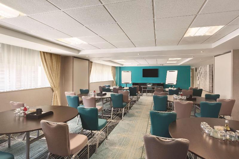 Ramada Hotel & Suites By Wyndham Coventry