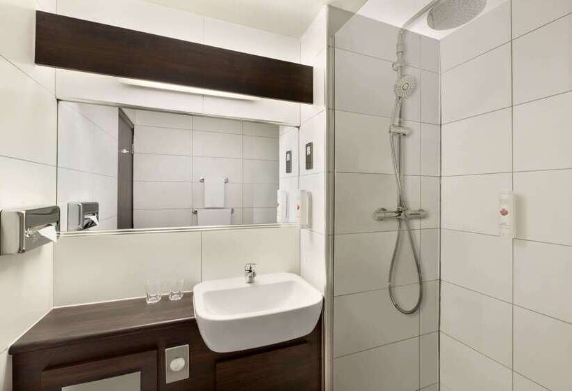 בית מלון כפרי Ramada Bristol West