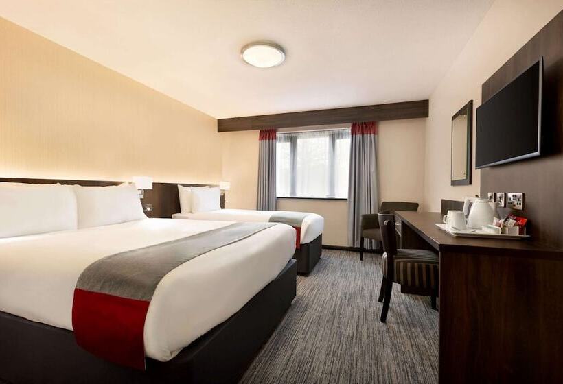 בית מלון כפרי Ramada Bristol West