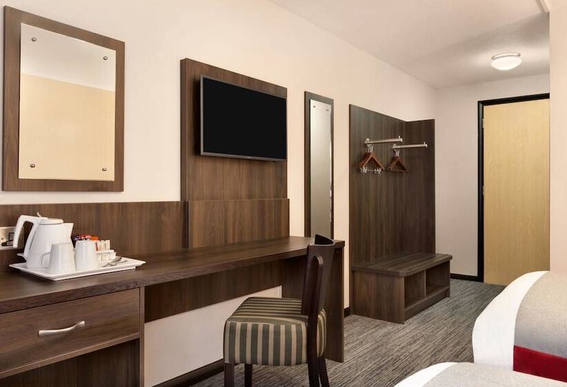בית מלון כפרי Ramada Bristol West
