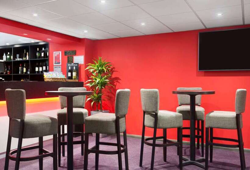 בית מלון כפרי Ramada London South Mimms