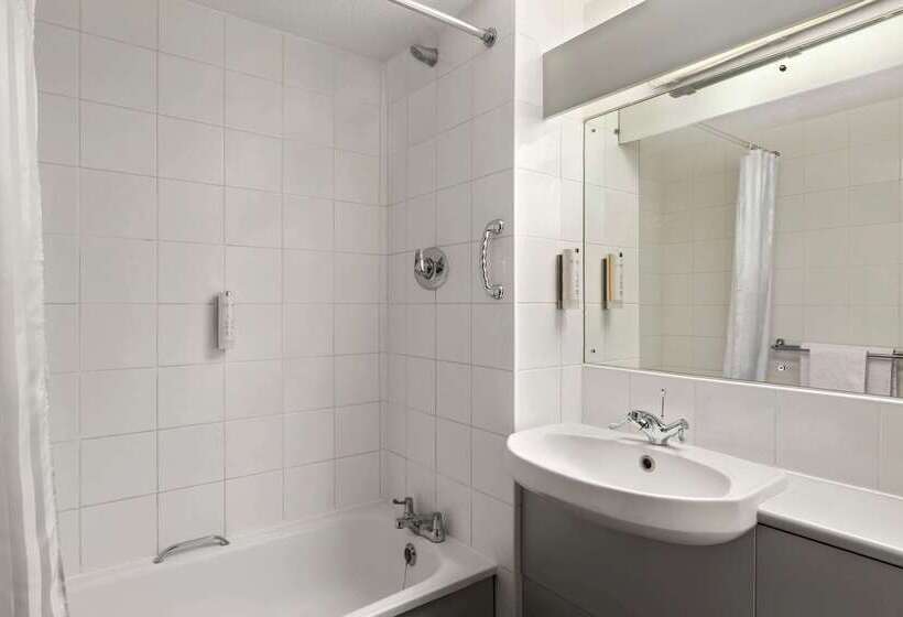 בית מלון כפרי Ramada London South Mimms