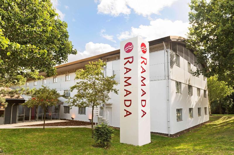 בית מלון כפרי Ramada London South Mimms