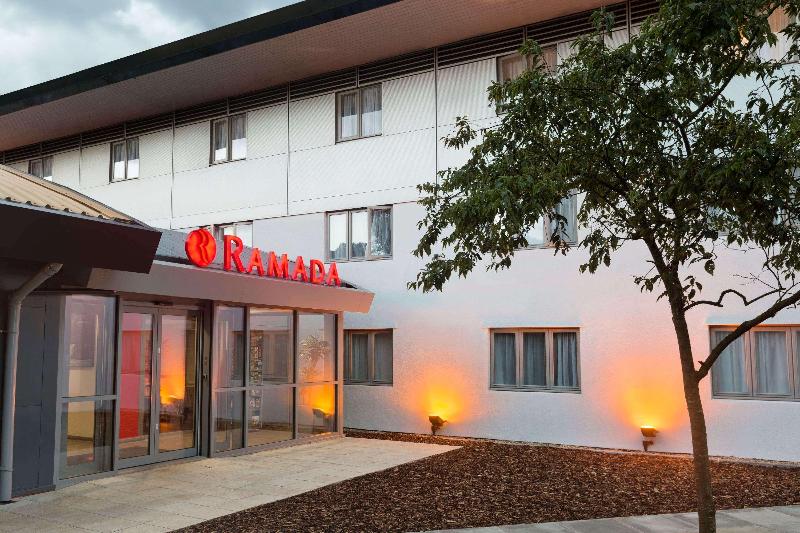 בית מלון כפרי Ramada London South Mimms